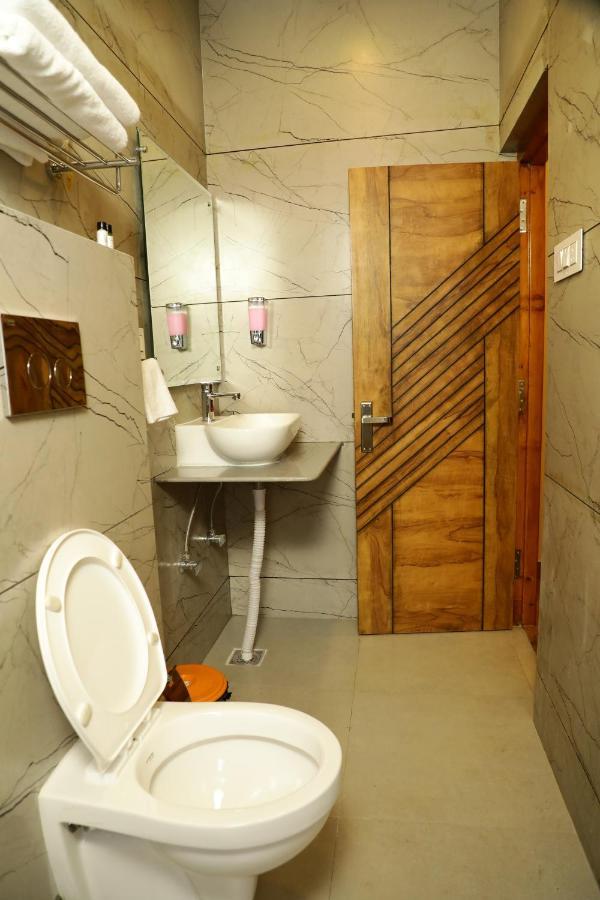Dee Ess Residency Bed & Breakfast Шимла Екстериор снимка